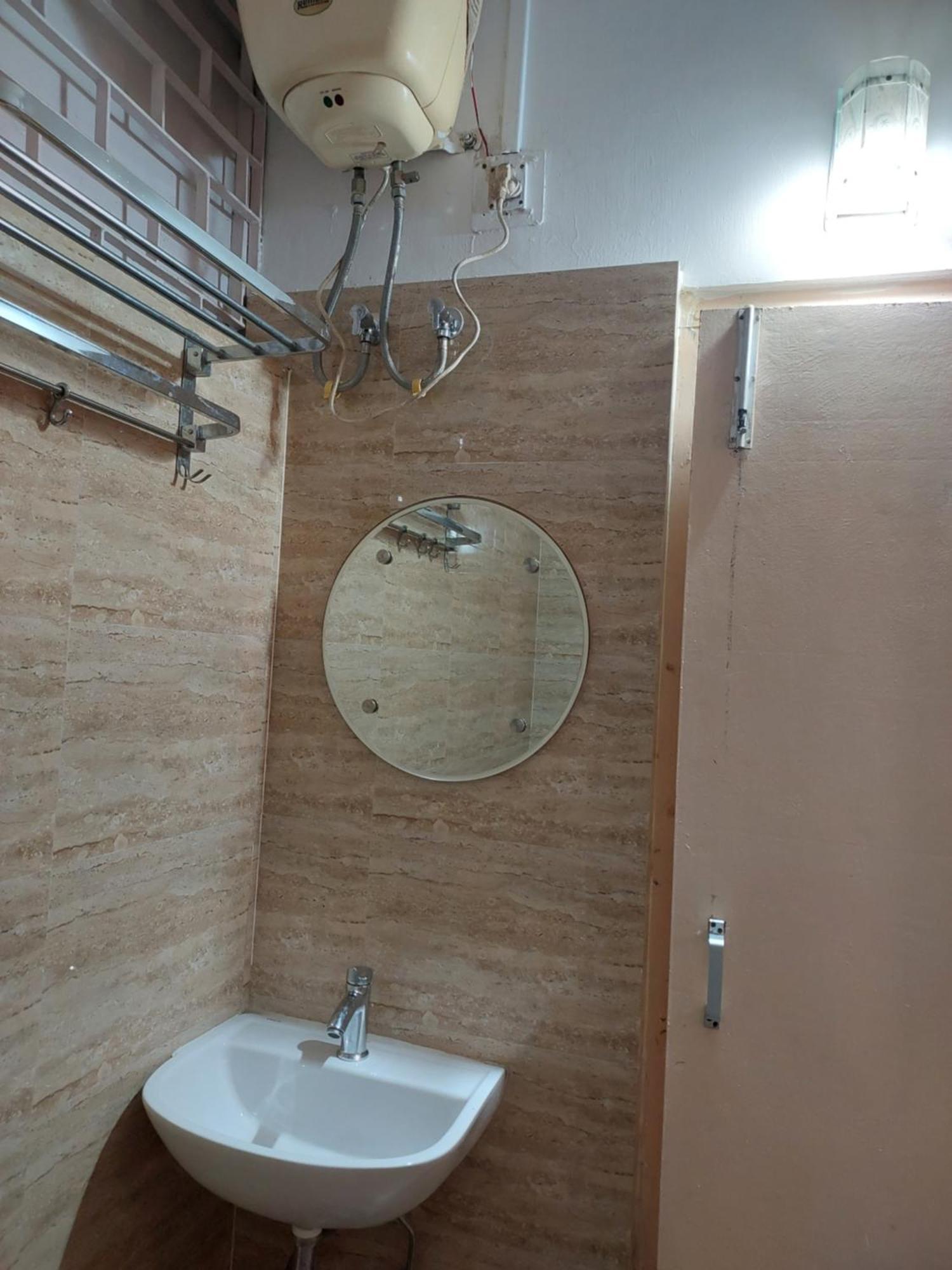 Riverview Guest House Guwahati Exteriör bild